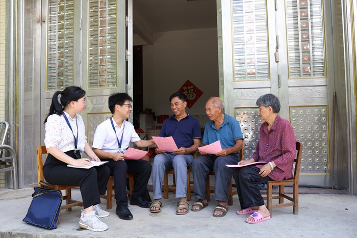 镜头丨护航美丽乡村建设