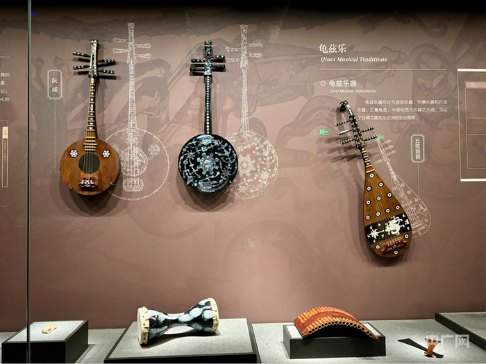 博物馆展出的乐器（央广网记者  梁瑜琳  摄）