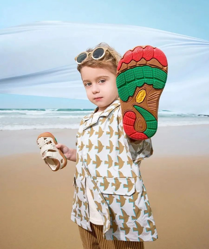 五彩斑斓的鞋底对应不同的支撑力