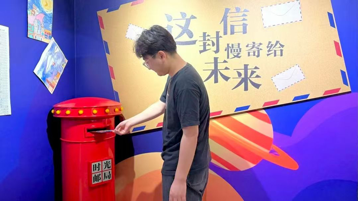 大朋友寻找童年乐趣。