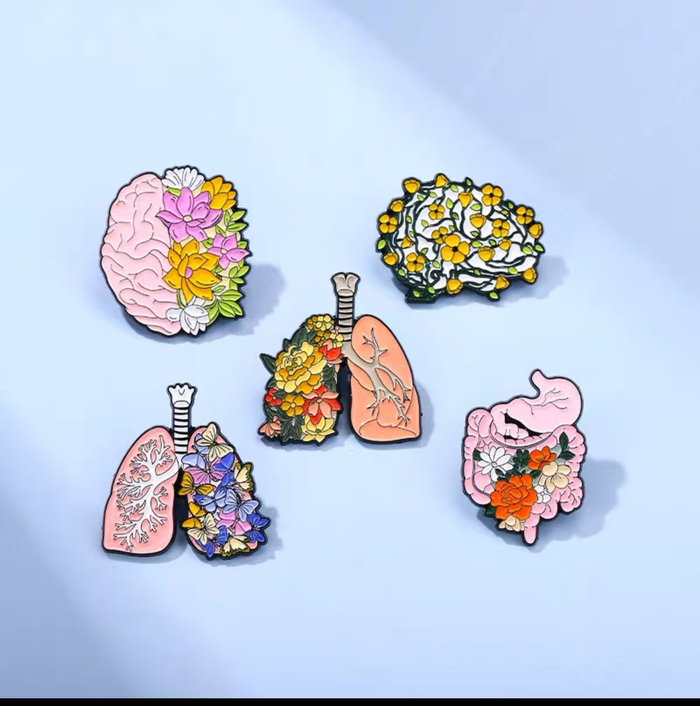 人体器官造型的文创产品种类多样。李燕京/摄