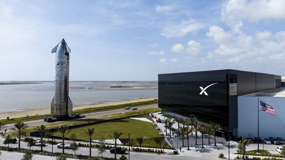 当地时间28日，SpaceX发布新型“星舰”图。图源：SpaceX社交媒体官方账号