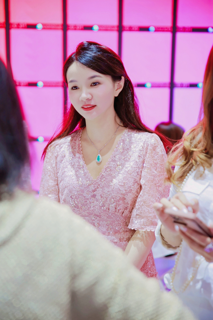 图:珠宝设计师叶林