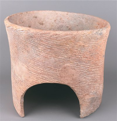 宝墩文化时期陶灶。成都市新津区文广体旅局供图