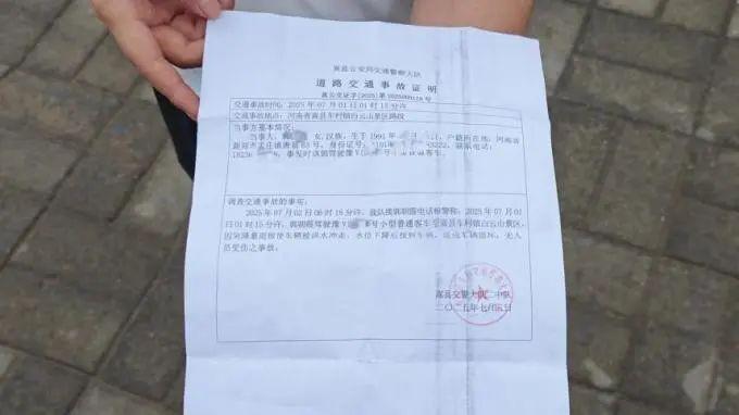贷款买车不到1年，自驾游遇山洪车被冲走，银行办理解押需缴6000元违约金，车主：不是我想提前还款，这