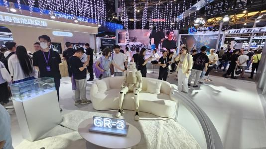 傅利叶GR-3机器人图源：时代周报记者摄
