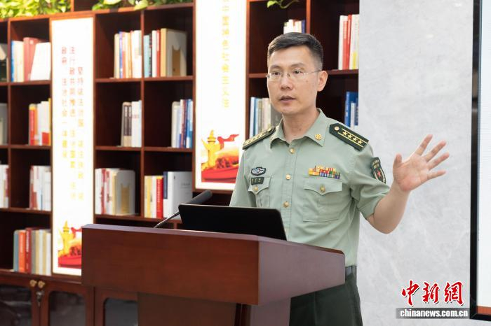 傅达林为学员授课。聂瑞明 摄