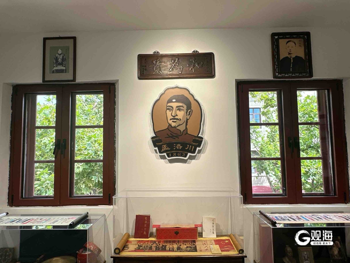 瑞蚨祥店内挂着孟洛川画像。