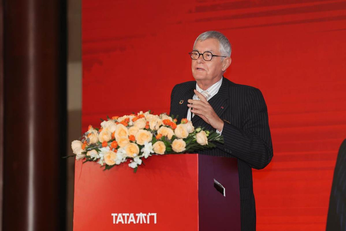 (图为比利时王国前驻华大使、终身荣誉大使帕特里克·奈斯先生主题分享)