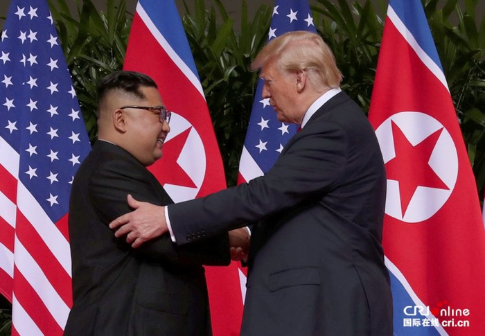 2018年6月12日，美国总统特朗普在新加坡与朝鲜领导人金正恩举行会晤。（图片来源：东方IC）