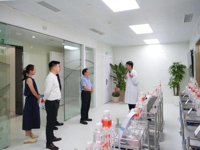 △ 詹显全院士一行参观华夏源GMP基地