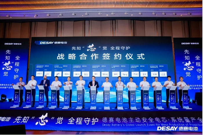 　　图：签约现场