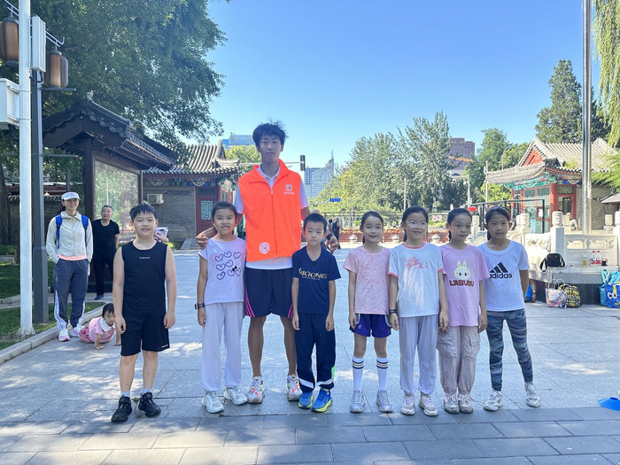 郭亮与学员的合照。受访者供图