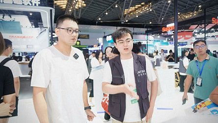 　　财通基金基金经理张胤 本报记者 魏昭宇 摄