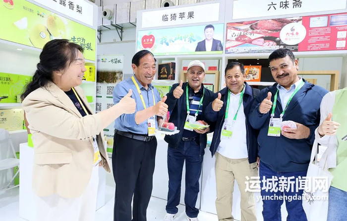 　　万保果业集团参加中国国际消费品博览会。孟文虎 摄