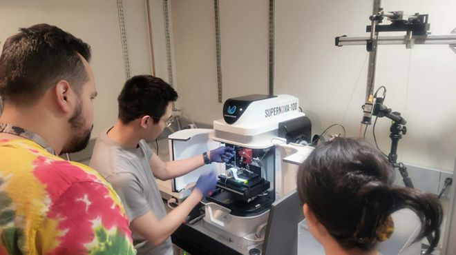 商业化国产高端显微镜销售到约翰霍普金斯大学 （采访对象供图）