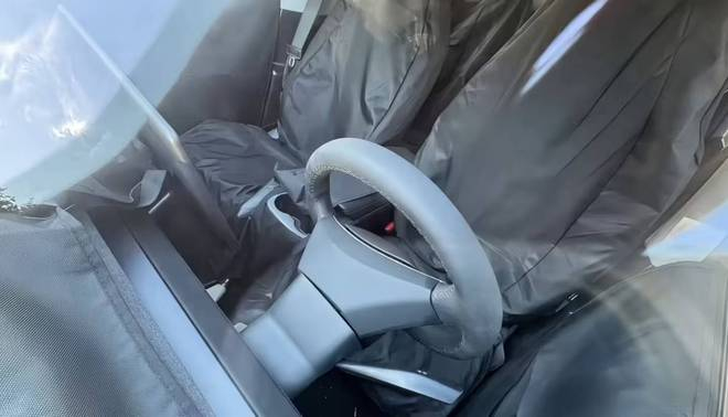 ▲Model Y 廉价版内饰谍照