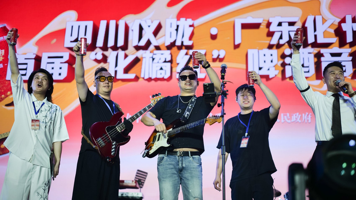 首届啤酒音乐节现场。代玲 摄