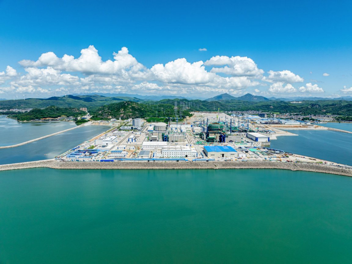 在福建省漳州市云霄县，全球最大“华龙一号”核电基地——福建漳州核电1号机组已投入运行。（资料图片）