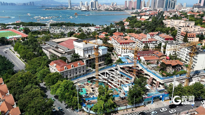 龙口路20号、大学路4号地块地下停车场项目有序建设中。梁超 摄