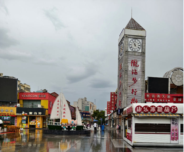 2024年，连云港市商业区。陈映芳 摄