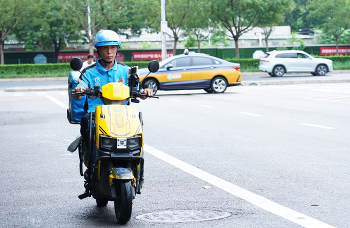 （图说：数据显示，淘宝闪购上线以来，骑手数量整体同比增长78%，其中众包骑手整体增长120%。）