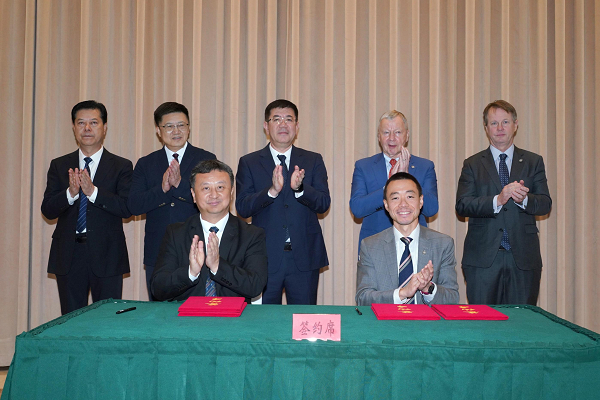 《新疆维吾尔自治区与香港赛马会共同促进新疆马产业发展合作备忘录》签约仪式。香港赛马会供图