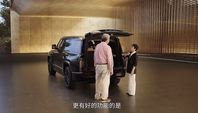 ▲比亚迪仰望U8L采用上下对开尾门