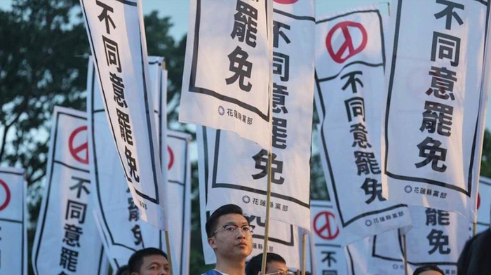 726“大罢免”，罢免投票全数失败。（图片来自台媒）