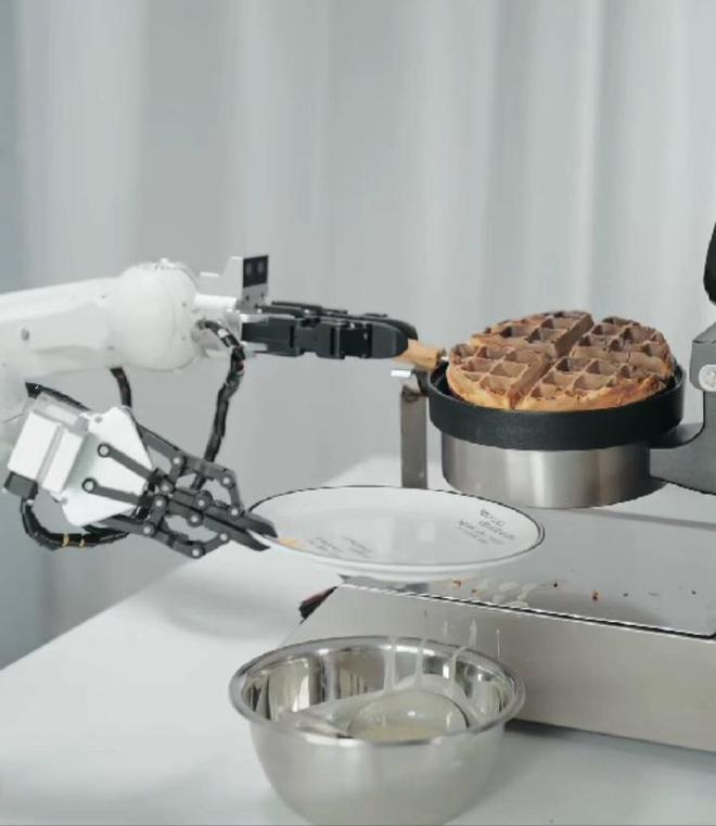  由Astribot S1机器人制作的华夫饼 受访者供图
