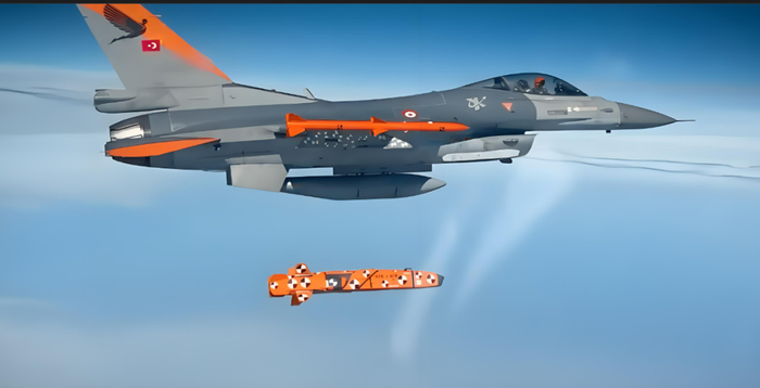 　　土耳其F-16战斗机试射国产武器。