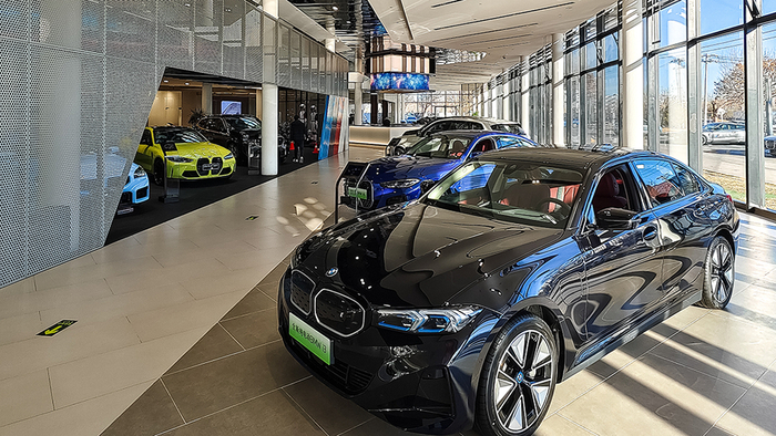 2024年1月14日，北京，宝马4S店。视觉中国 资料图