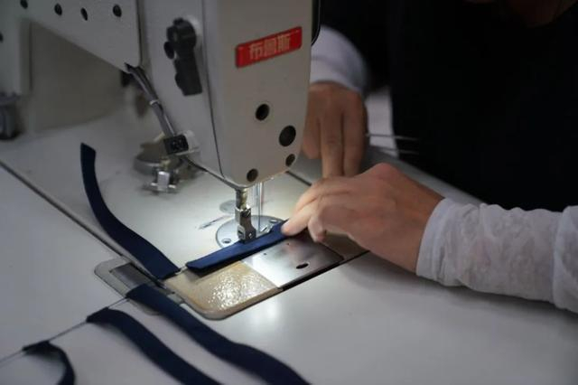 师傅们正在赶制一批急单 图/丛森