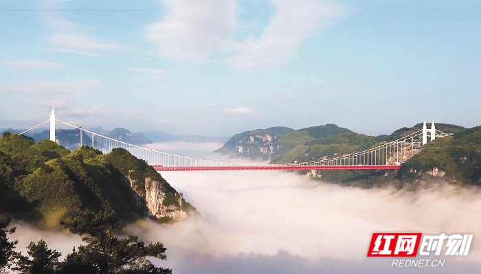 矮寨大桥。