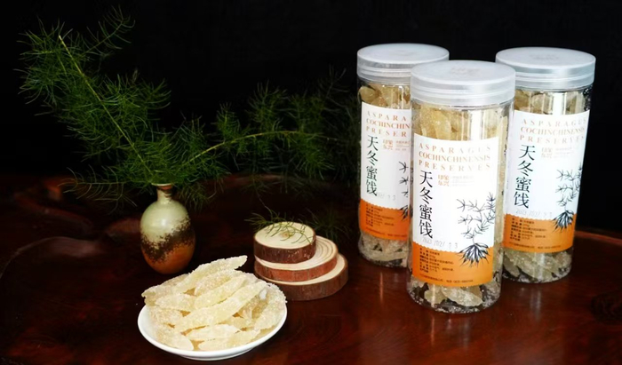  用内江天冬制作的天冬蜜饯等产品。（受访者供图）