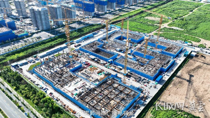 航拍北京科技大学雄安校区第一组团建设现场。长城网·冀云客户端记者 李征 摄