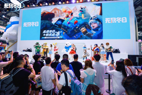 图14 ?《无尽冬日》Coser走秀吸引了众多玩家观看