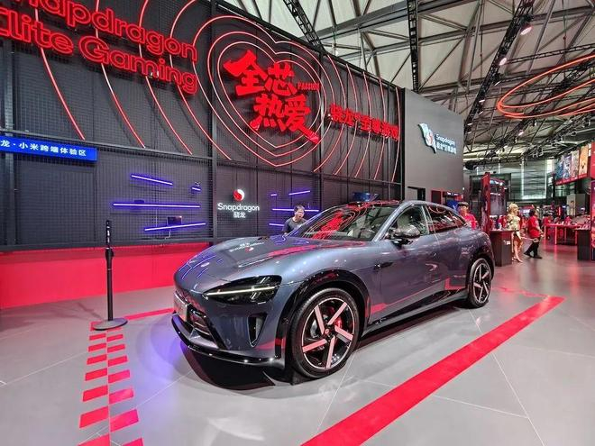 小米新车 YU7 曾因为使用消费级座舱芯片而惹起争议｜图片来源：极客公园