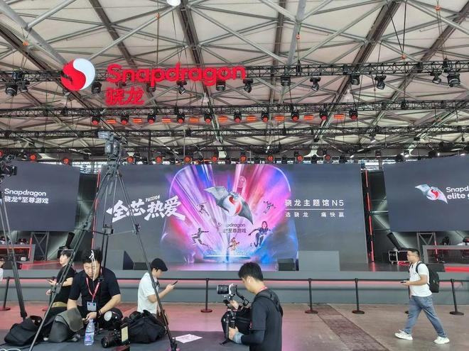 高通在 CJ 上的主展台｜图片来源：极客公园