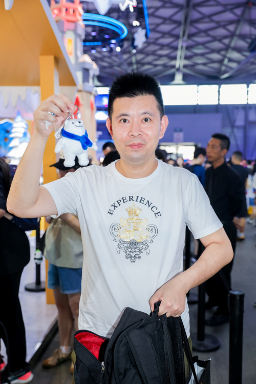 图17 ?玩家兑换“领主日”限定《无尽冬日》白熊玩偶挂件