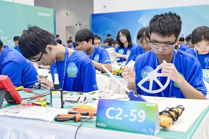     南宁市第一中学获“未来太空车（中学组）”项目一等奖。    本报通讯员吕哲茜 摄