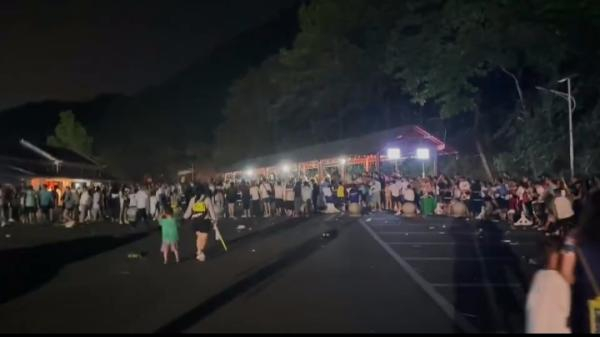 游客漂流后滞留至深夜。视频截图