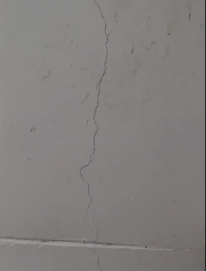 　　墙体开裂