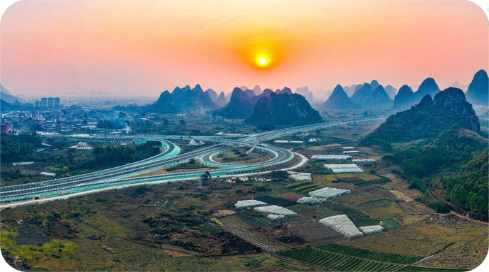 图为贺州北过境线公路姑婆山互通。