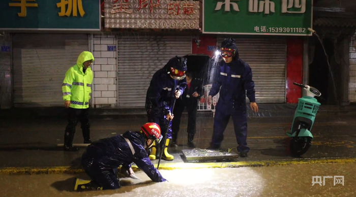 抢险救灾现场（央广网发  临夏市融媒体中心供图）