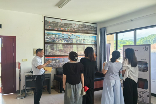 图 3 书记介绍全家福发展