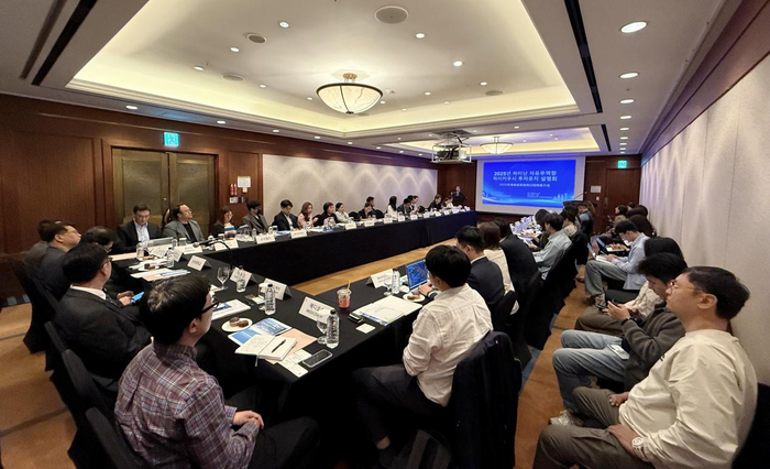 （上图：海口国际投资促进局赴韩国举办招商推介会。）