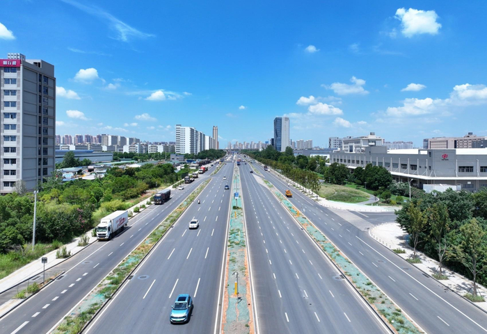 高新六路。胡赞威   摄