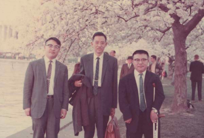 1970 年，许倬云与马汉宝（中）赴美国科学院办理学术交流事宜