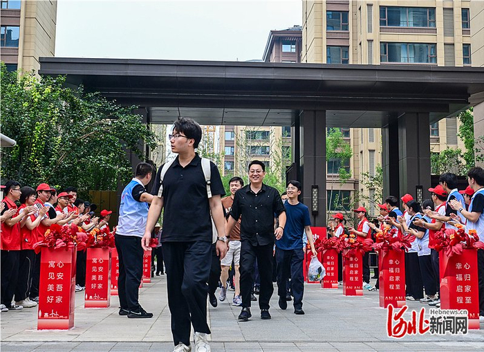 7月28日，中国华能集团有限公司员工入住雄安新区安居保障房。